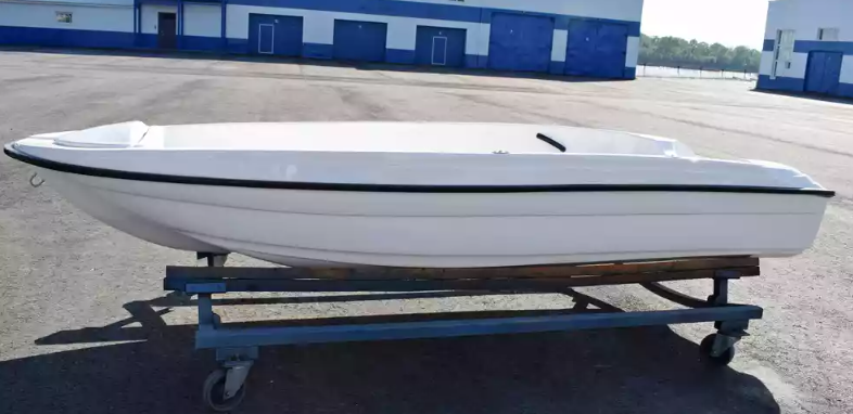 Стеклопластиковая лодка Пингвин (тримаран) в Орле