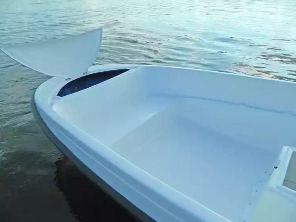 Стеклопластиковая лодка Пингвин с консолью (тримаран) в Орле