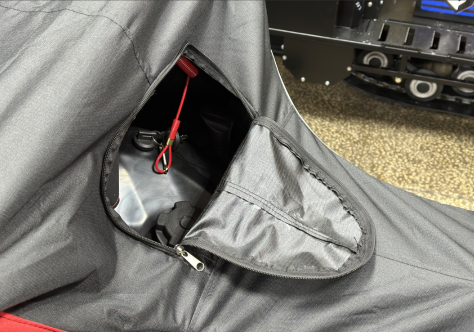 Чехол транспорт. снегохода IKUDZO HUNTER черно-красный Оксфорд ПРЕМИУМ качества с лого IKUDZO в Орле